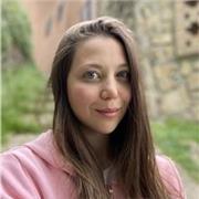 Studentessa universitaria della facoltà di Economia, offre lezioni private a studenti di elementari, medie e superiori